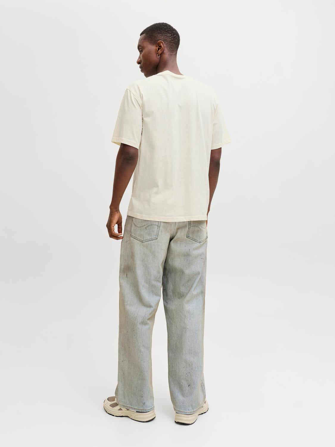 model_shot-back
